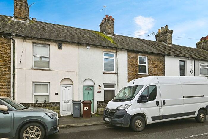 3 Bedroom Terraced House For Sale In Holborough Road, Snodland, Kent, ME6