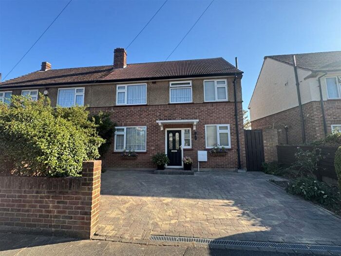 3 Bedroom Semi-detached House For Sale In Dudley Road, Bedfont, TW14