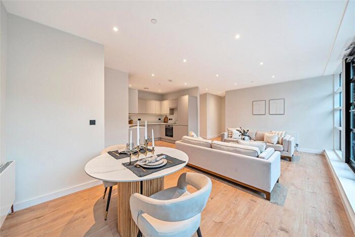 1 Bedroom Flat For Sale In Church Street East, Woking, Surrey, GU21