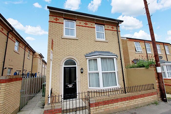 3 Bedroom Detached House To Rent In Norwood Place, Scarborough, YO12