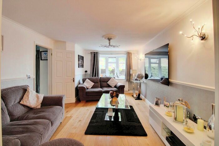 4 Bedroom Detached House For Sale In Clary Road, Swindon, SN2