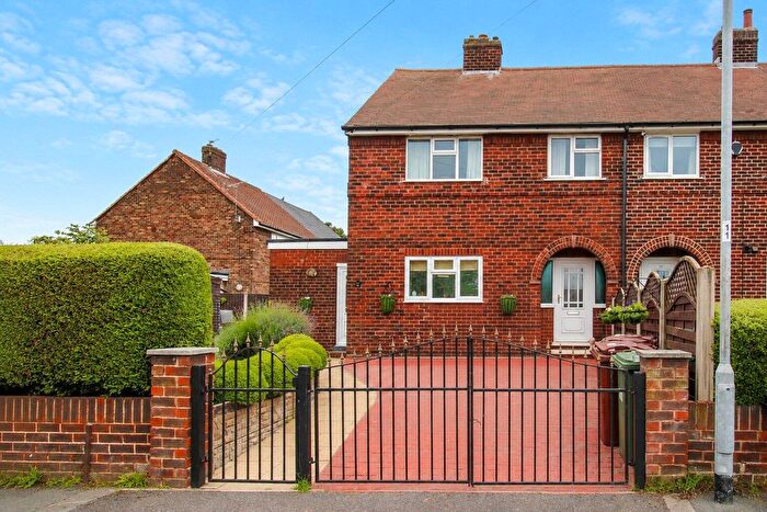 3 Bedroom Semi-Detached House For Sale In Marshall Avenue, Hall Green, Wakefield, WF4