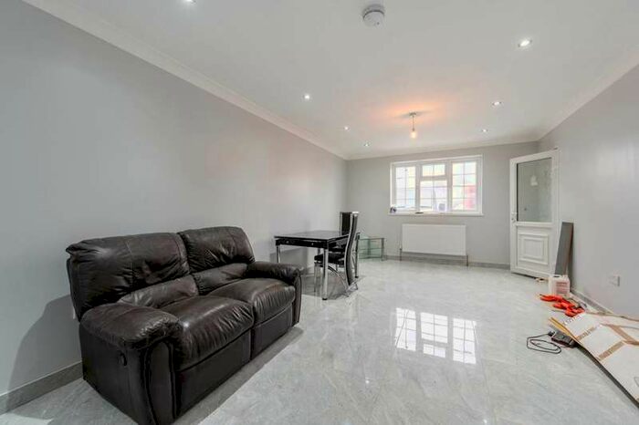 2 Bedroom Semi-Detached House To Rent In Salcot Crescent, Croydon, CR0