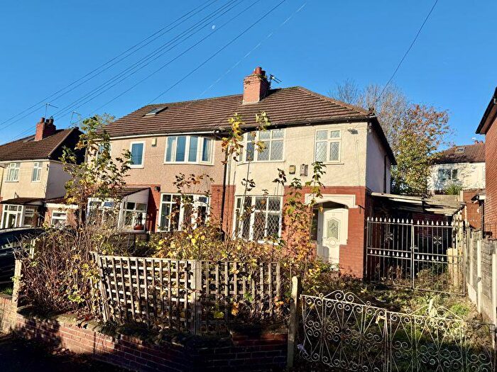 3 Bedroom Semi Detached House For Sale In The Crescent, Bredbury, SK6