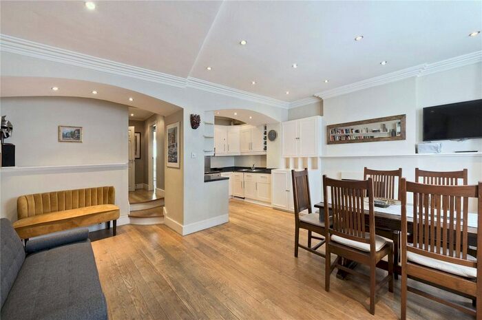 2 Bedroom Flat To Rent In Westbourne Park Road, Notting Hill, London, W11