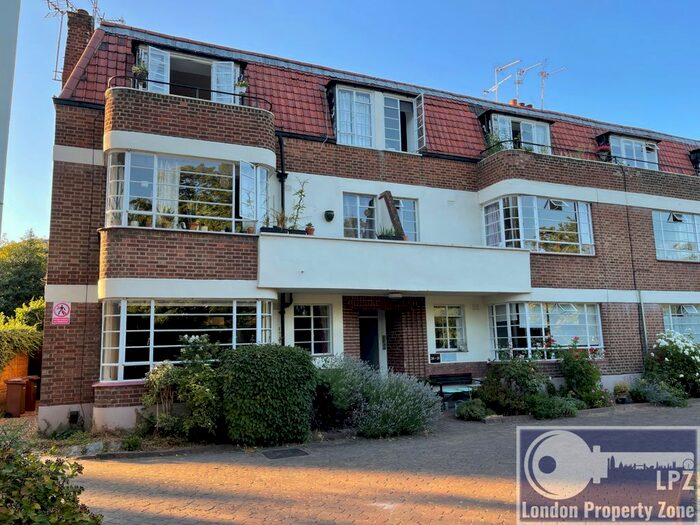 3 Bedroom Flat To Rent In Greenway Close, Stoke Newington / Hackney, N4