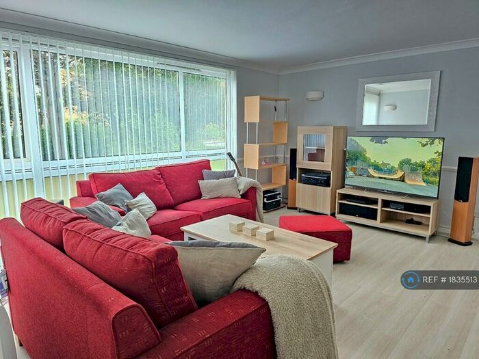 2 Bedroom Flat To Rent In Dormans Close, Northwood, HA6