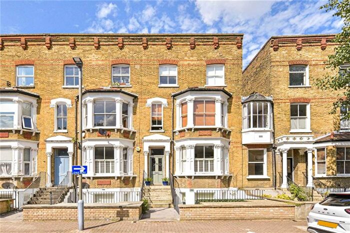 2 Bedroom Flat For Sale In Byrne Road, London, SW12