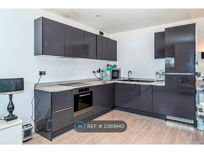 1 Bedroom Flat To Rent In Station Road, Gerrards Cross, SL9
