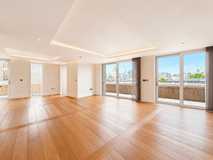 3 Bedroom Flat To Rent In Strand, London, WC2R