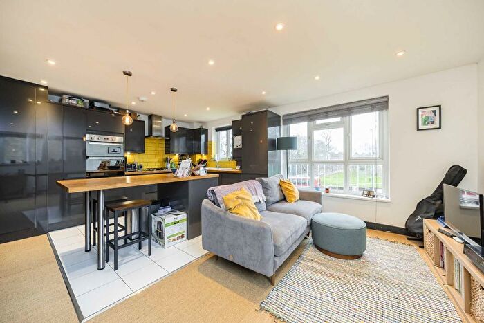2 Bedroom Flat For Sale In Brixton Hill, Clapham, SW2