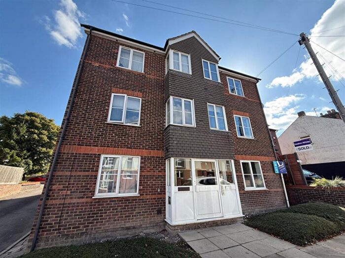 2 Bedroom Flat To Rent In Chiltern Road, Dunstable, LU6
