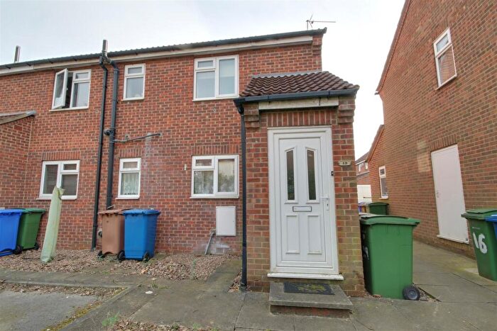 2 Bedroom Flat For Sale In Trinity Court, Grovehill Road, Beverley, HU17