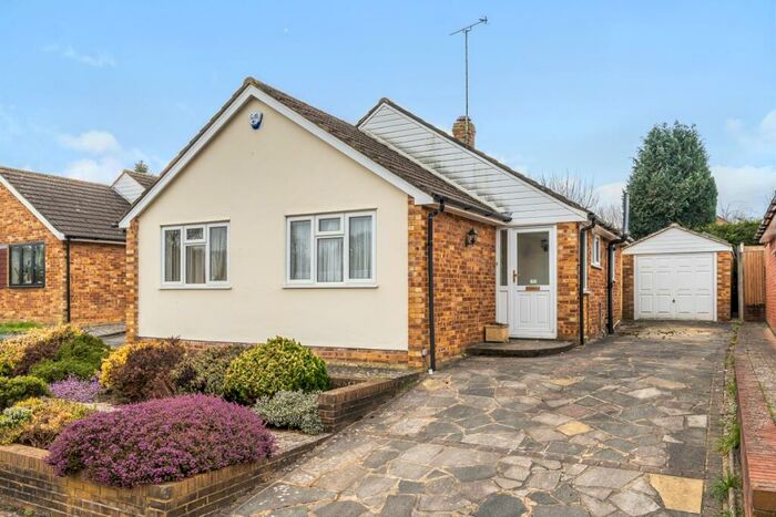 2 Bedroom Bungalow To Rent In Brookside Crescent Cuffley, EN6