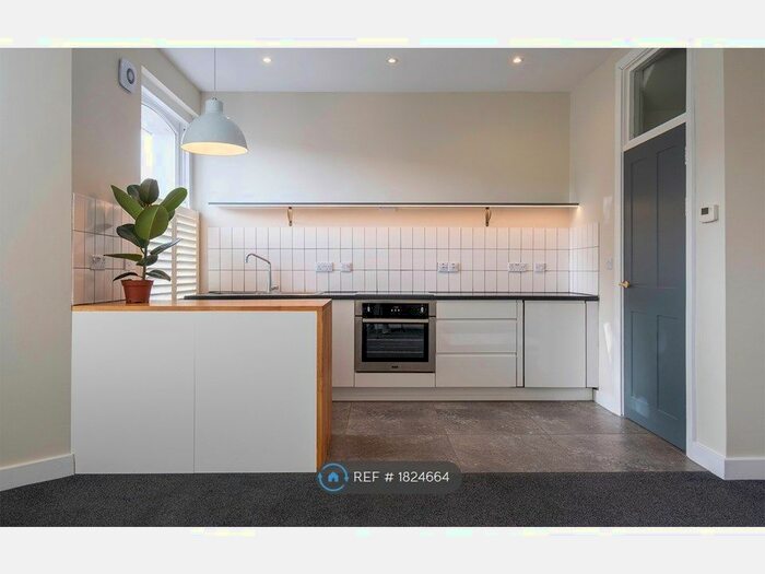 2 Bedroom Flat To Rent In Stoke, Plymouth, PL1