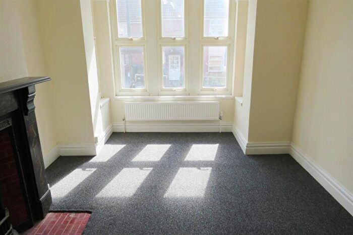 3 Bedroom House To Rent In Ampthill Road, Southampton, SO15