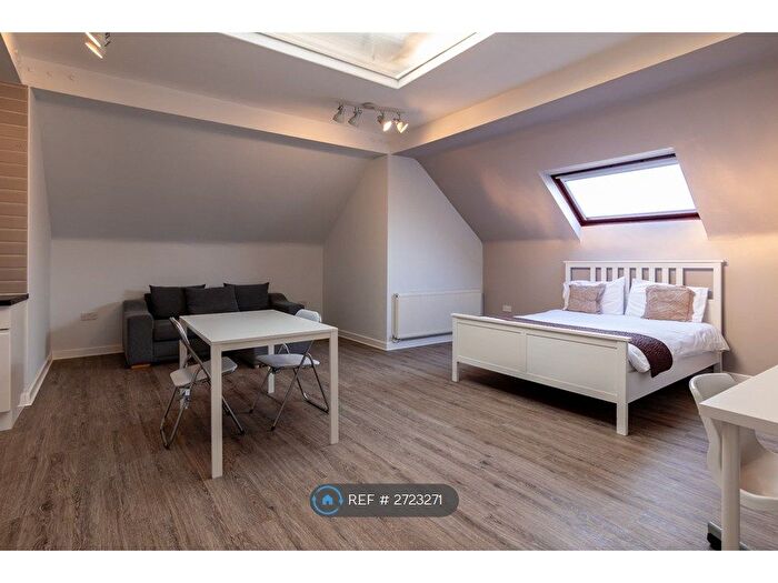 Studio To Rent In Great Shelford, Cambridge, CB22
