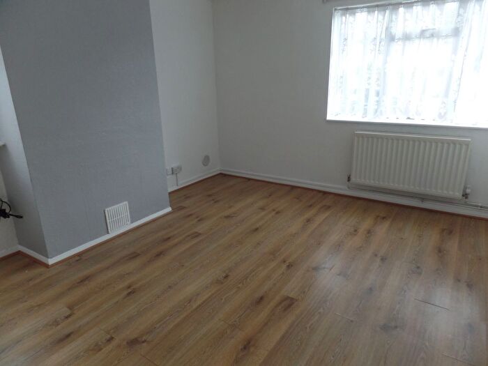 1 Bedroom Flat To Rent In Botwell Lane, Hayes, UB3