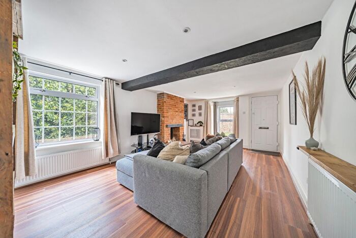 3 Bedroom End Of Terrace House For Sale In Ottershaw, Surrey, KT16