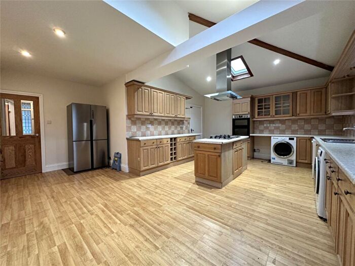 3 Bedroom Semi Detached House To Rent In Oakwood Lane, Leeds, LS8