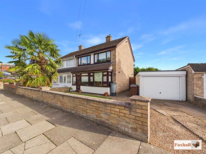 3 Bedroom Semi Detached House For Sale In Monton Rise, Ipswich, IP2