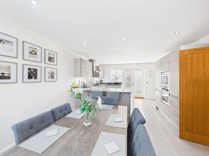 4 Bedroom Detached House For Sale In Paddock Way, Kingswood, Hull, East Riding Of Yorkshire, HU7