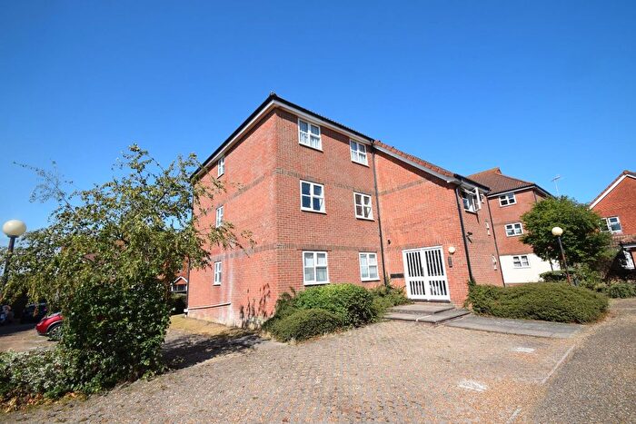2 Bedroom Flat To Rent In Plymouth Close, Eastbourne, BN23