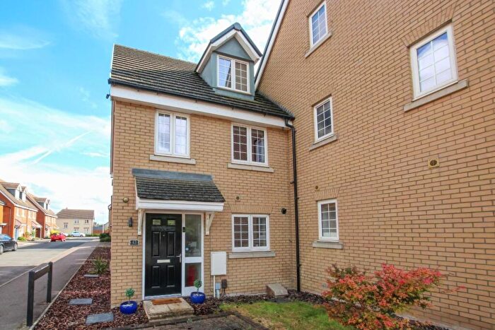 3 Bedroom Semi-Detached House For Sale In Theedway, Leighton Buzzard, LU7