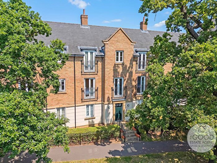 2 Bedroom Flat For Sale In Campus Court, Loughton, IG10
