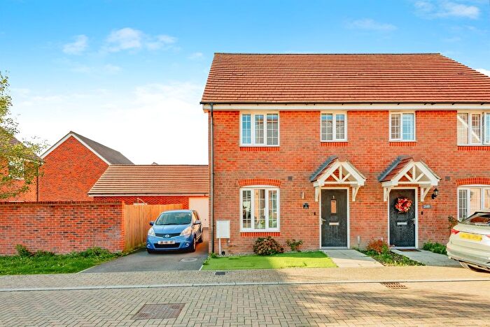 3 Bedroom Semi Detached House For Sale In Jade Way, Crawley, RH10