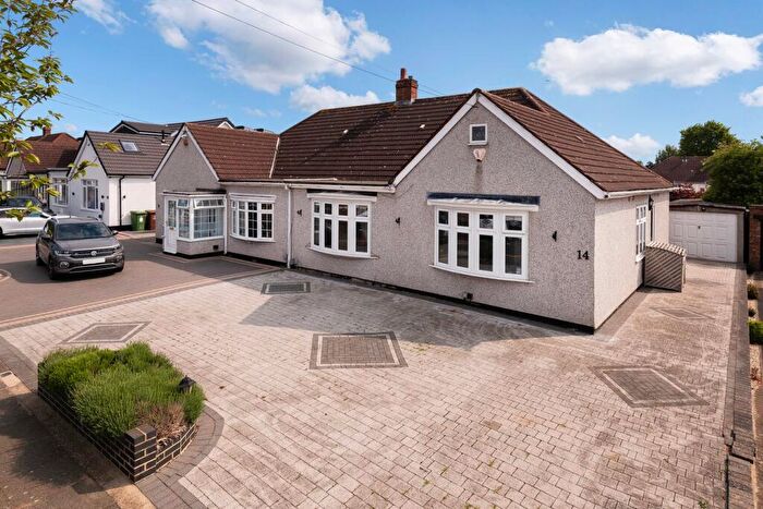 3 Bedroom Semi-Detached Bungalow For Sale In Albury Avenue, Bexleyheath, DA7
