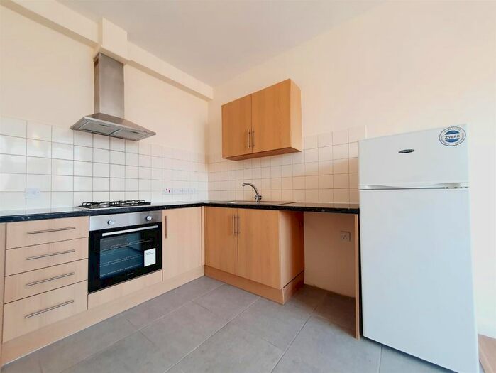 1 Bedroom Flat To Rent In High Street, Slough, SL1