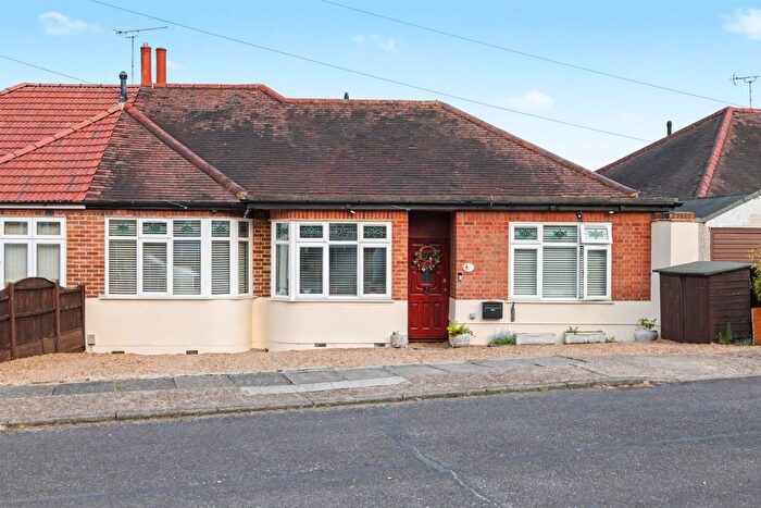 3 Bedroom Semi-Detached Bungalow For Sale In Heather Close, Romford, RM1