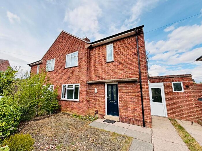 3 Bedroom House For Sale In Broad Close, Peterborough, PE1