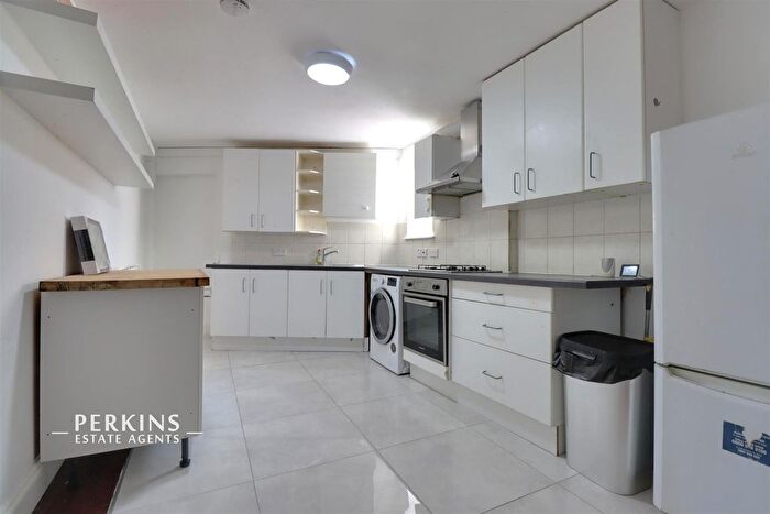 5 Bedroom Semi-Detached House To Rent In Wembley, HA9