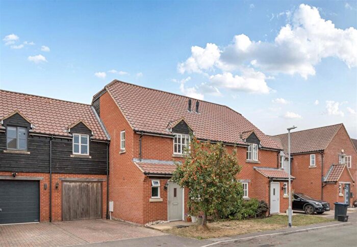 4 Bedroom Semi Detached House For Sale In Shepherds Drove, West Ashton, BA14