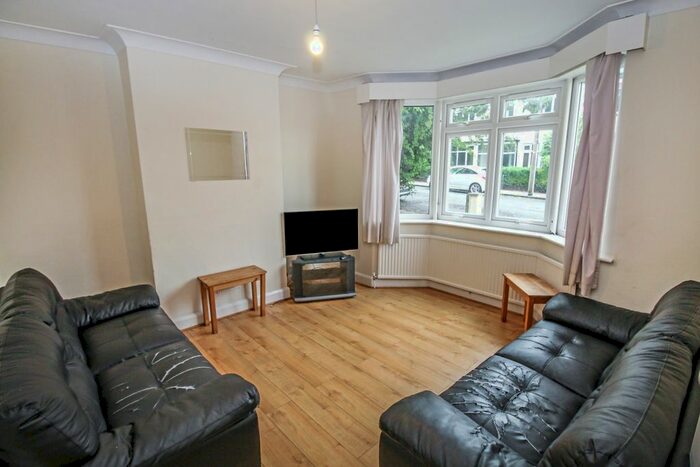 6 Bedroom Semi-Detached House To Rent In Rokeby Gardens, Headingley, Leeds, LS6