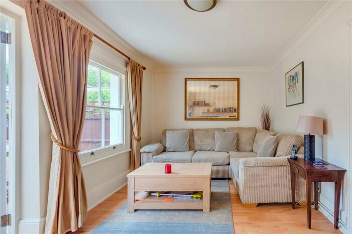 1 Bedroom Flat To Rent In Dunford Road, Islington, London, N7