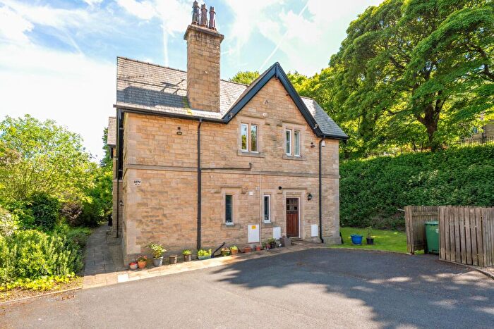 2 Bedroom Flat To Rent In Harrowby Road, West Park, Leeds, LS16