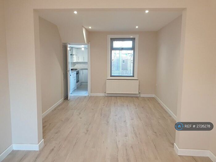 2 Bedroom Terraced House To Rent In Northfield Road, Reading, RG1