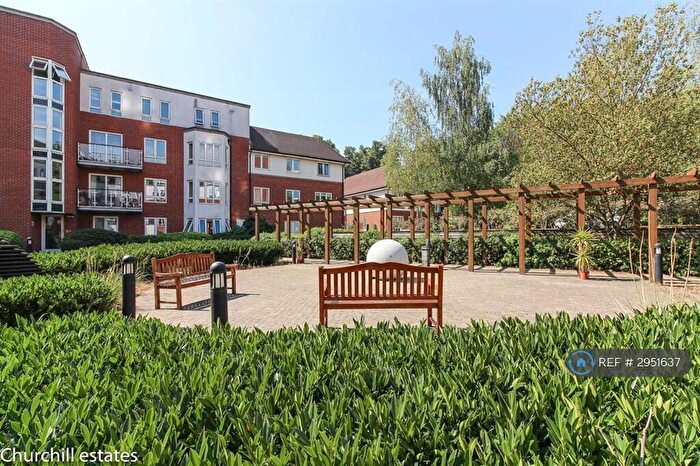 2 Bedroom Flat To Rent In Regency Court, London, E18