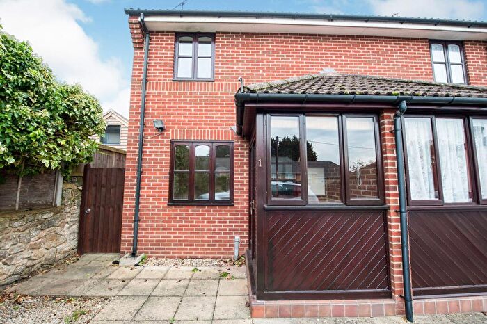 2 Bedroom House To Rent In Aspen Court, Faringdon, Oxfordshire, SN7
