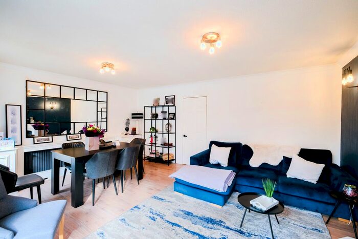 3 Bedroom Semi-Detached House To Rent In Long Green, Chigwell, IG7