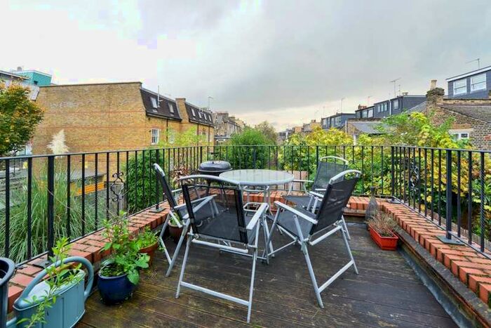 2 Bedroom Flat To Rent In Aubert Park, Highbury, N5