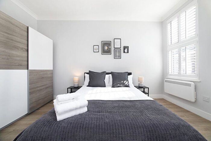 1 Bedroom Flat To Rent In Frithville Gardens, W12