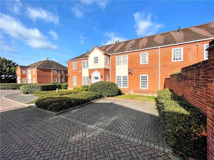 1 Bedroom Flat To Rent In Calcott Park, Yateley, GU46