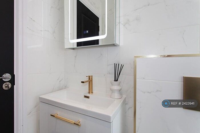 10 Bedroom Bungalow To Rent In Hilltop Road, Earley, Reading, RG6