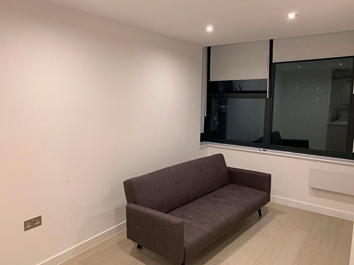 1 Bedroom Flat To Rent In - Northolt Road, Harrow, Greater London, HA2