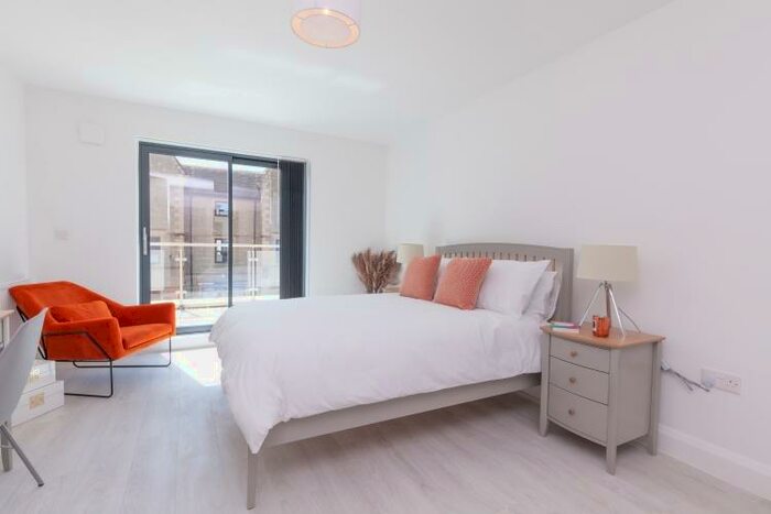 3 Bedroom Apartment To Rent In High Street, Kidlington, OX5