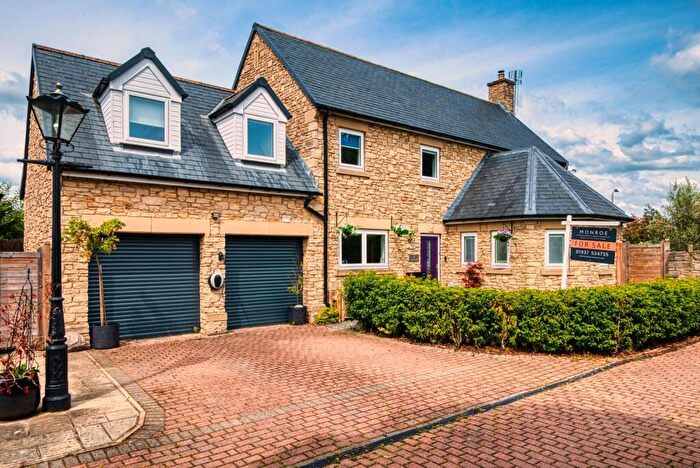 4 Bedroom Detached House For Sale In Peplow Close, Burton Salmon, Leeds, LS25
